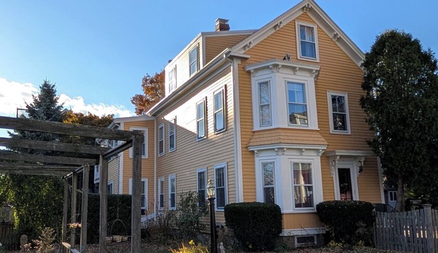 1880 updated Victorian 1st floor, water views