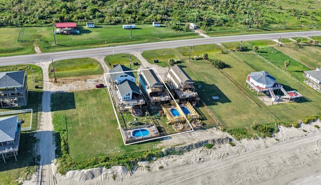 2 Beachfront Homes, 2 Heated Pools, 3 Hot Tubs, 2 Lifts, Pet Friendly, Sleeps 56 in Bolivar Peninsula