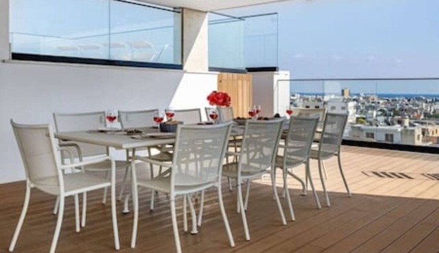 201 Piliou Large Balcony & Shared Rooftop Pool