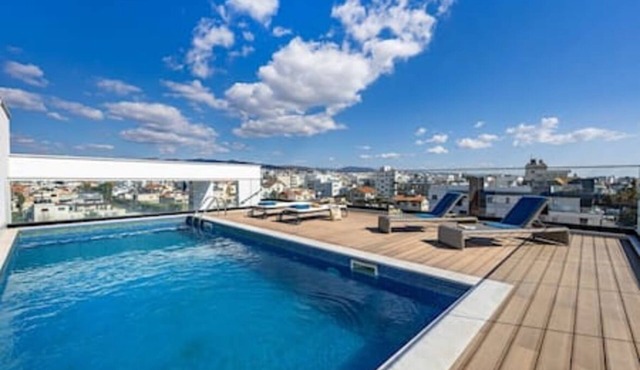201 Sfiggos - Large Balcony & Shared Rooftop Pool