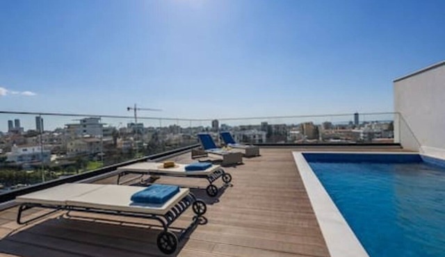 203 Piliou - City Views & Rooftop Pool Access