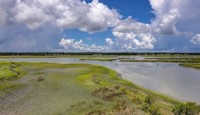 226 Captains Quarters has beautiful views of Shelter Cove Marina on HHI.