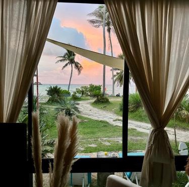 2BD beachfront house in Chaloclum