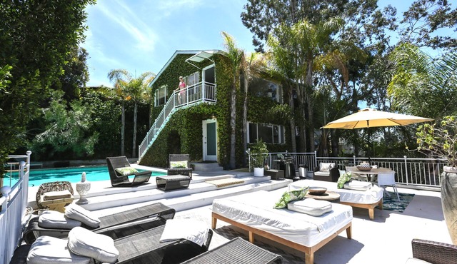 3 BEDROOM Penthouse VILLA - VIEWS POOL and OUTDOOR LOUNGE