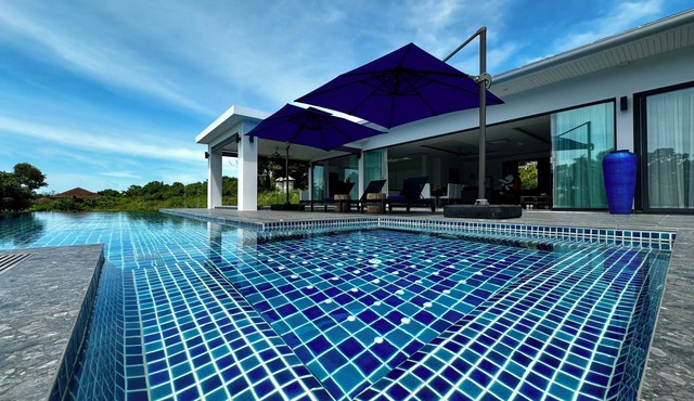 3 minutes walk from the beach luxury villa with personal pool and view