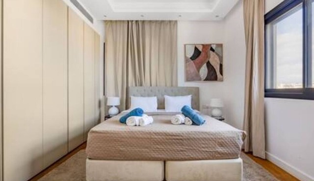 301 Piliou - Large Terrace & Rooftop Communal Pool