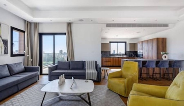 301 Sfiggos- Large Terrace & Rooftop Communal Pool