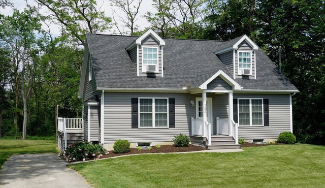 3BR Cottage Deck with Fire Table & Grill EV Charger Wi-Fi