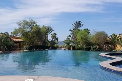3BR Villa w/Rooftop Sea Views Steps to Beach
