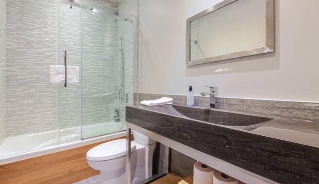 4-bedroom villa in enchanting North Miami Beach with AC