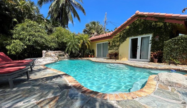 5 Bed 3.5 Bath Mediterranean Beach Villa - Perfect for Everyone