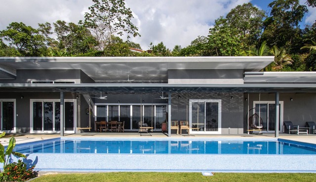 5 Bedrooms, large pool & spectacular whale tail ocean view!