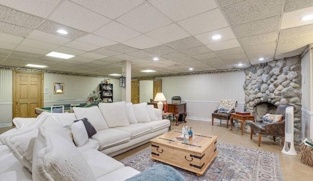 6 Shared Acres, Pool Table: Barrington Hills Apt! in Barrington