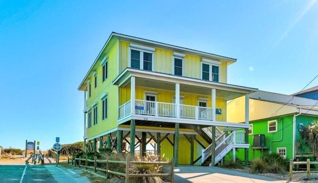 6br Oceanfront Cottage w/awesome views and short walk to the boardwalk. in Carolina Beach