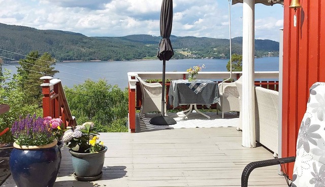 8 person holiday home in Klokkarstua