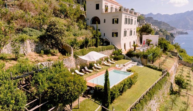 AMALFI - VILLA DI LUSSO A PICCO SUL MARE