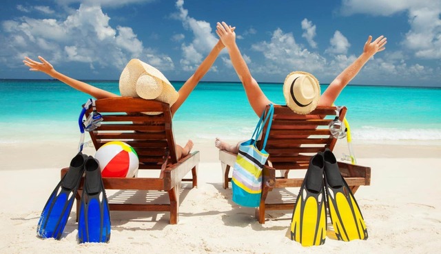 Amazing Beach Front Apartment, 3 BDRMS, 3 Baths, Sleeps 8,