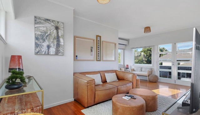 Amazing Home By Beach | Fully Aircon-ed | Wifi in Auckland East