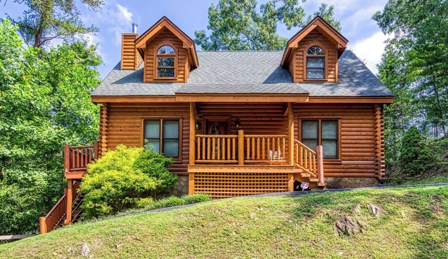 Amazing Luxury Log Cabin! Great Living Space! Mountain Views! 2 Jacuzzi Tubs! in Sevierville