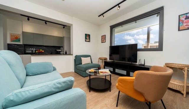 Amazing new 2 bedroom flat near casino mall sea