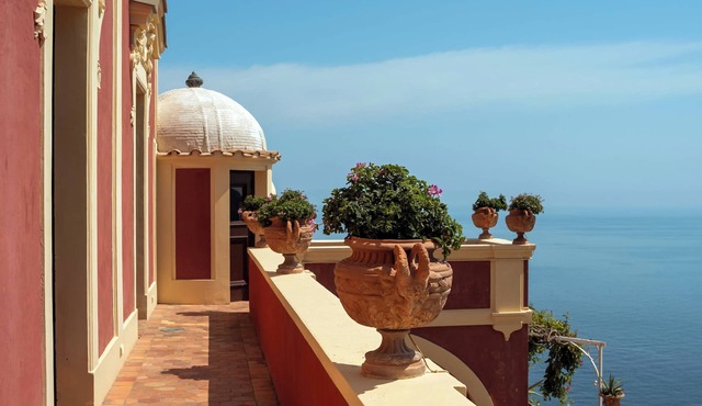 AMORE RENTALS - Palazzo Santa Croce with heated Pool, Sea View, Breakfast