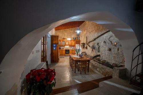 Apanemia Inn House