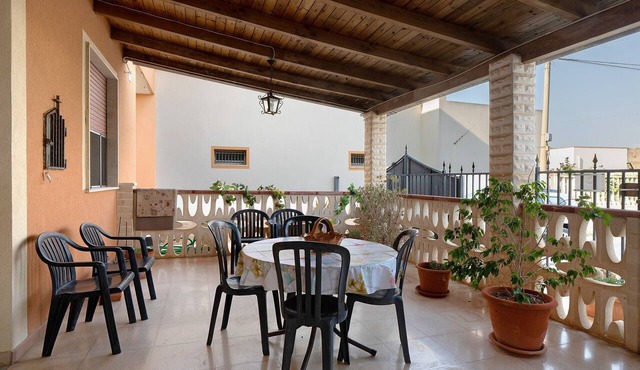 Apartment 'L'uccello Pio' with Wi-Fi and Air Conditioning in Salinagrande
