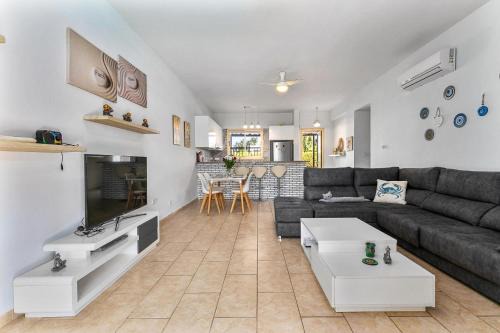 Aphrodite Gardens Apartment by Ezoria Villas