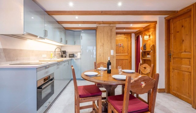 Apt central proche des Pistes + Parking & Pool in Chamonix-Mont-Blanc