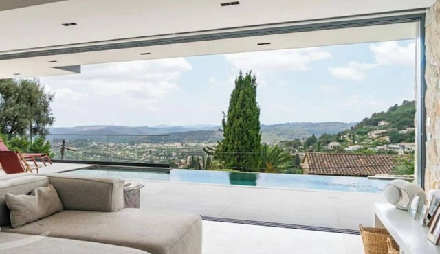 Architect-designed villa with pool and magnificent view in Saint-Paul-de-Vence