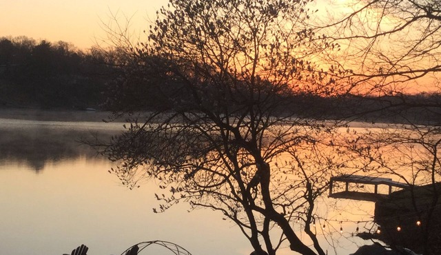Arkansas Lakeside Stay-cation! Relax,Bike,Golf,Kayak,Swim or Chat by the Fire!