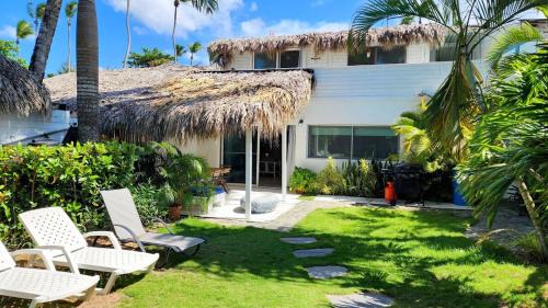 BEACH FRONT 3 Bedroom Villa with Pool Sleeps 7