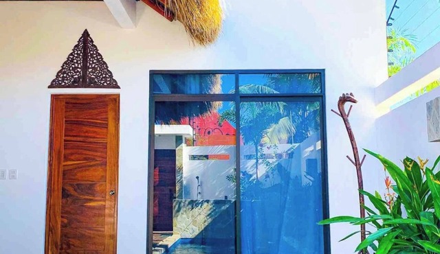 Beachfront 2bed. Villa in La Punta w/private pool-10min walk to many restaurants