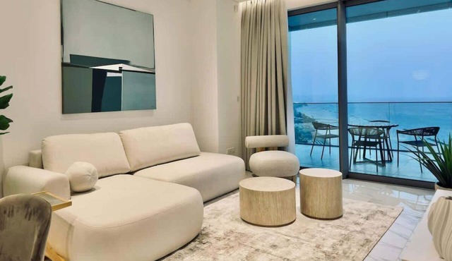 Beachfront Apt w/Balcony & Exclusive Facilities
