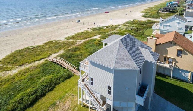 Beachfront Beauty w/4 King Beds Ultimate Getaway! in Galveston