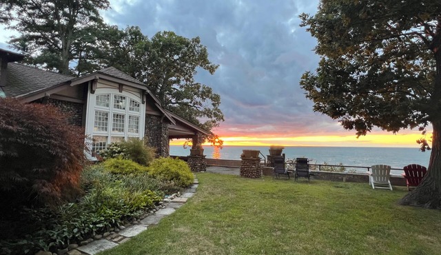 Beachfront Historic home 2br/1Ba apt. w/ Steam Shower, WiFi, Netflix, Disney+ in Dunkirk