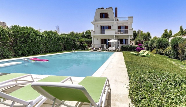 Beachfront Syracuse Villa | 5 Bedrooms | Villa Maddocazzo | Spectacular Sea View in Syracuse