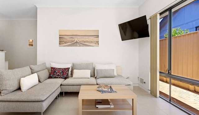 Beachside Gem in Doubleview! Free Wi-Fi! Parking!