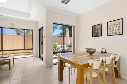 Beachside Gem in Doubleview, Free Wi-Fi, Parking in Perth