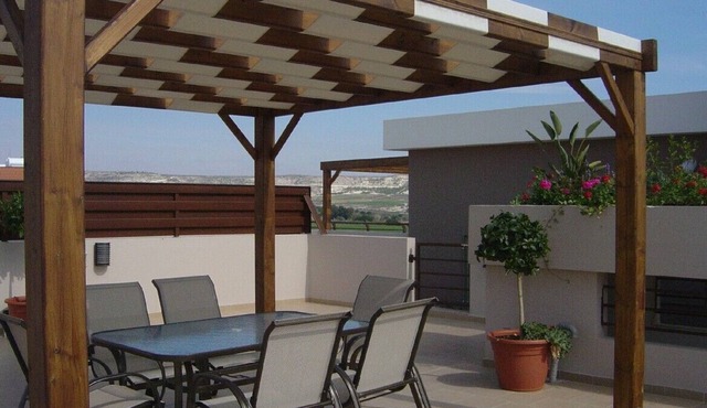 Beautiful 3 bedroom penthouse with private roof garden, mountain & sea views