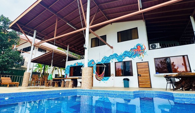 Beautiful Carillo poolside condo w/AC! Location+