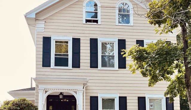 Beautiful condo next to commuter rail into Boston in Wakefield