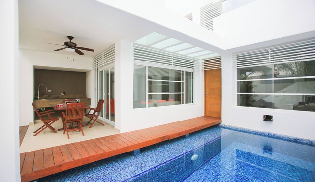 Beautiful Contemporary Home With Pool Located In The Middle Of San Miguel