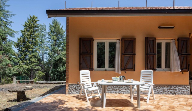 Beautiful private villa for 8 people with WIFI, TV and terrace
