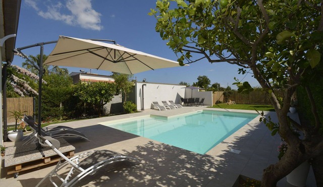 Beautiful private villa for 7 guests with WIFI, private pool, A/C, TV, patio and panoramic view