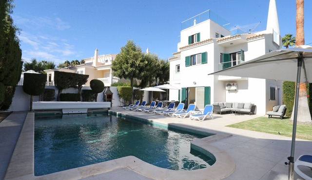 Beautiful spacious fully air-conditioned 5 bed villa with private pool