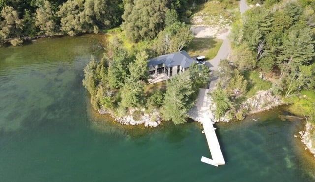 Beautiful tranquil lakehouse in the heart of the Thousand Islands awaits you! in Gananoque