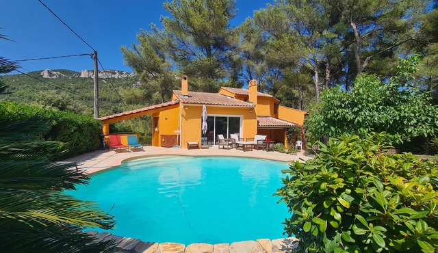 Belle Villa Avec Piscine Dans un Écrin de Verdure in Toulon