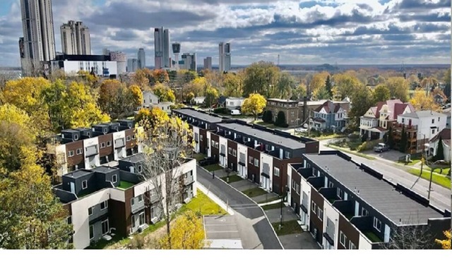 Bentley Commons Luxury 5 Bedroom Townhome in the Fallsview Tourist District