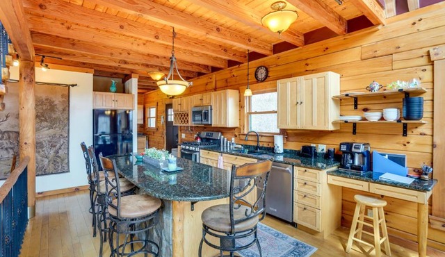 Berkshire Hills Nature Lovers' Log Home Retreat